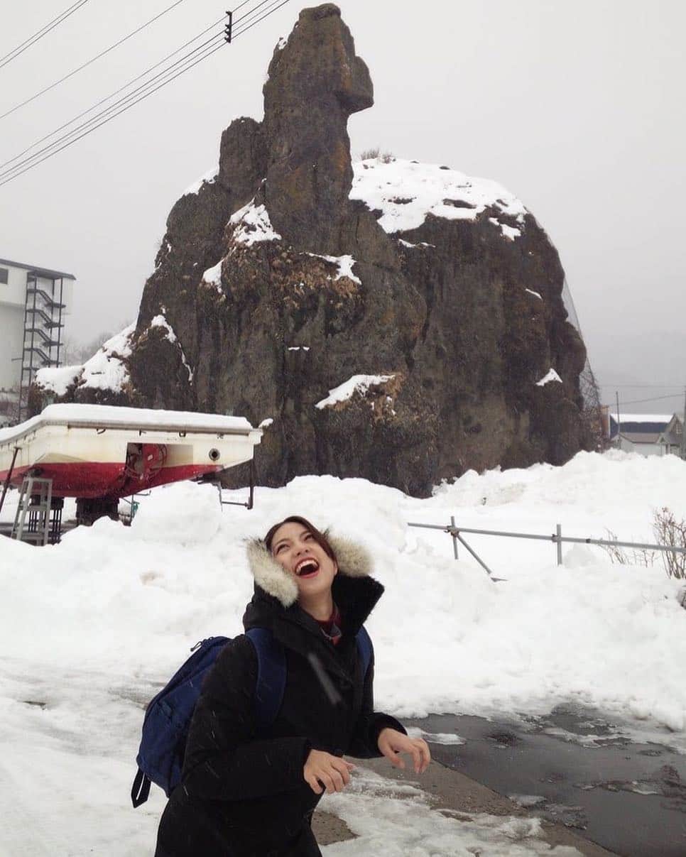Rihwaさんのインスタグラム写真 - (RihwaInstagram)「北海道の知床にも、ゴジラ岩がある！！！❤️🌄 #Rihwa #ゴジラ岩 #北海道 #知床 #ゴジラの真似 #ゴジラかっこいい #ゴジラ #godzilla #rock #crag #Hokkaido」2月19日 21時25分 - rihwa_official