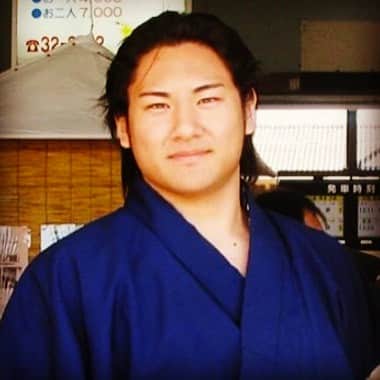 琴恵光充憲のインスタグラム：「今日で10年。 #気持ちを新たに #部屋一丸となり #お互いに #めっちゃ琢磨」