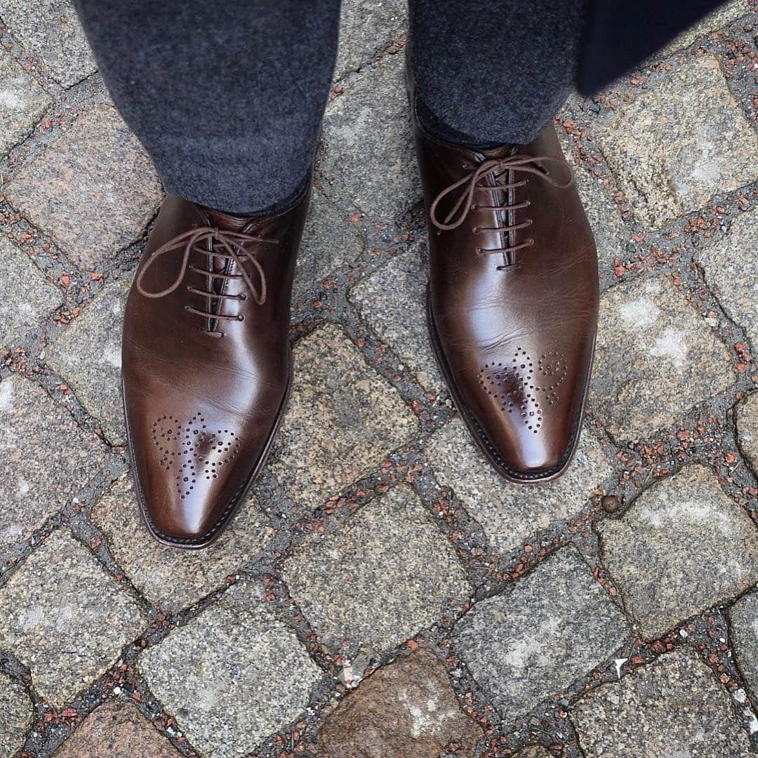 イタリジェンテのインスタグラム：「Venezia Caffe. Pure and simple. #italigente #venezia #caffe #29last #nofilter #mensshoes #classicshoes #menswear #italigenteshoes」