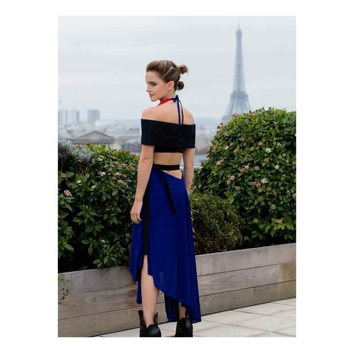 ザ・プレス・ツアーのインスタグラム：「Today was a brilliant day of interviews, press conferences and photoshoots for @beautyandthebeast in France. We snuck out of the junket and onto the roof of the hotel to capture these shots against the beautiful Paris skyline.  Custom @louisvuitton dress designed by @nicolasghesquiere. The dress fabric is Newlife recycled polyester, created from used plastic bottles. These are sourced, mechanically processed and spun into yarns in Italy, with a fully traceable supply chain. This saves energy and reduces CO2 emissions compared to creating brand new polyester fibre. The arm band was created in a carbon-neutral mill.  Dress validated by @ecoage #ecoloves」