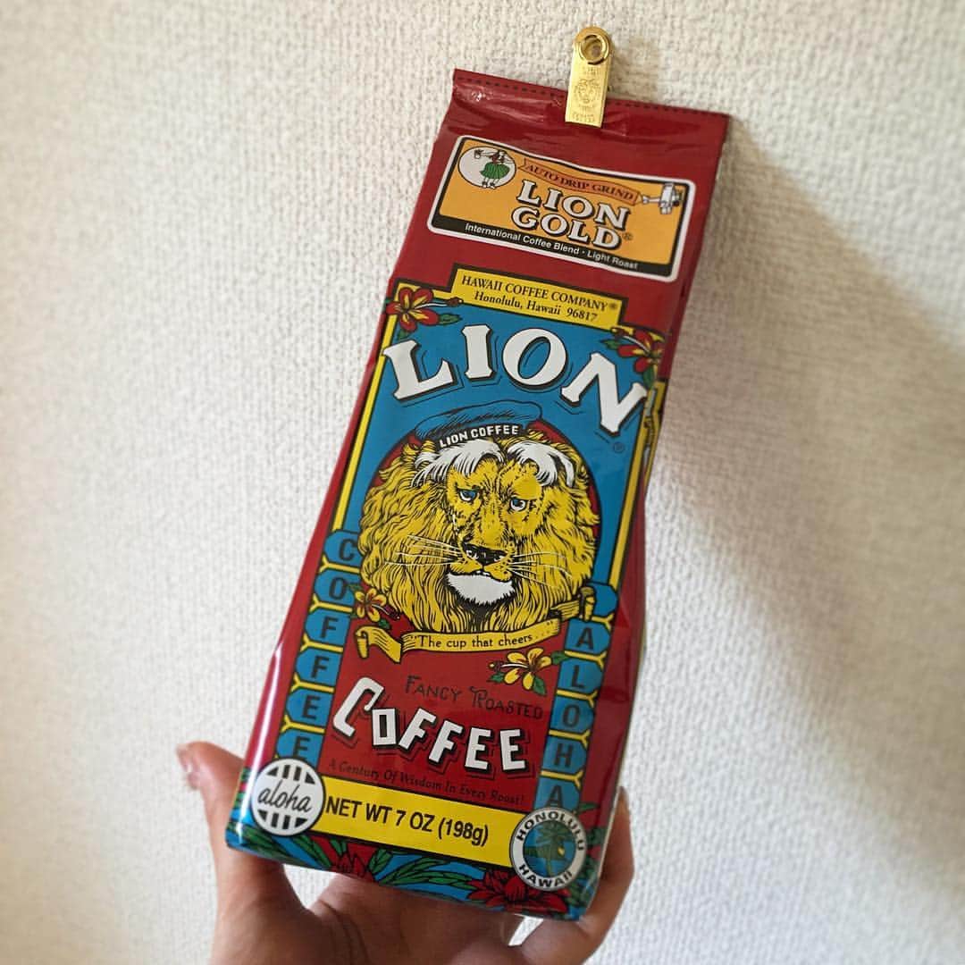 相沢梨紗さんのインスタグラム写真 - (相沢梨紗Instagram)「パッケージとクリップがめっちゃ可愛くて買っちゃった〜💕 . アメリカンで淹れてみたけど美味しい😋 . ハワイって書いてあるけど〜🦁☕️✨ . . . #lioncoffee #lion #aloha #aloha🌺 #coffee #coffeetime #gm #guam #guam🇬🇺 #hawaii #honolulu #vacation #sightseeing #☕️ #cafe #drip #dripcoffee #souvenir #コーヒー」2月21日 10時39分 - risacheeese