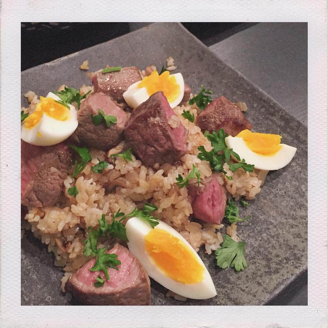 大塚良子さんのインスタグラム写真 - (大塚良子Instagram)「✴︎ I made beefpilaf last night.🍖🍳🍽 昨夜はいつも参考にしてる @ariko418 さんレシピでキャンティ風ビーフピラフ。もう10年くらい食べてない懐かしの味！お肉はいつも @foragersnyc で調達してます。 #nyc #homemade #cooking #beef#pilaf #organic #おうちごはん#いえごはん#ビーフピラフ #RYOKO_made #ryokos_kitchen」2月22日 0時21分 - ryokokonami