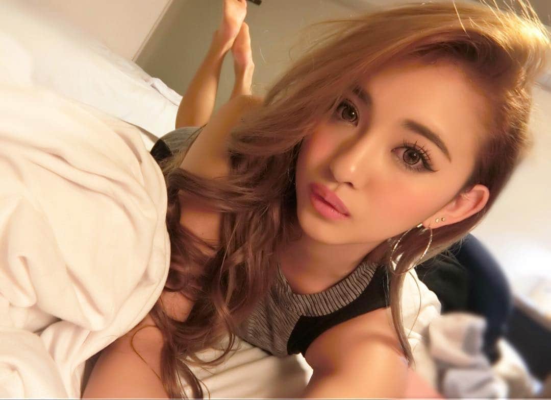 カレンさんのインスタグラム写真 - (カレンInstagram)「ぐんない💋 #gn #goodnight #lips #selfie」2月22日 0時48分 - cjd_karen