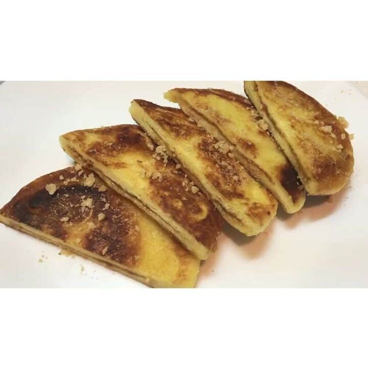 JR九州高速船株式会社のインスタグラム：「ビートル料理部🍳　第一弾 ≪ホットクを作ろう！≫ 韓国の定番おやつホットク！釜山の南浦洞では大行列が出来る人気ぶりです☺️✨現地スーパーでホットクミックスを買った方より「作り方がハングルで分からない…」という声をキャッチ👂しましたので、ビートル料理部が作り方を動画でご紹介いたします！🍳😋💕 ・ 動画ではサラダ油で焼いていますが、バターで焼くと更に本格的！是非お試しくださいね★次回もお楽しみに～✋😆✨ #beetle_go #beetle #busan #釜山 #부산  #korea #韓国 #한국 #韓国料理 #韓国お菓子 #ホットク #호떡 #ビートル #料理部 #料理 #いただきます」
