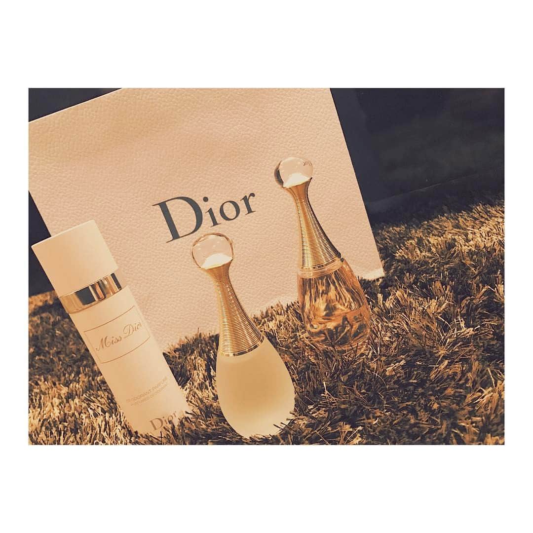 板野友美さんのインスタグラム写真 - (板野友美Instagram)「Diorのパフュームを たくさん買ってしまった♡ J'adoreすき。 #perfume #jadore  #Dior」2月21日 19時44分 - tomo.i_0703