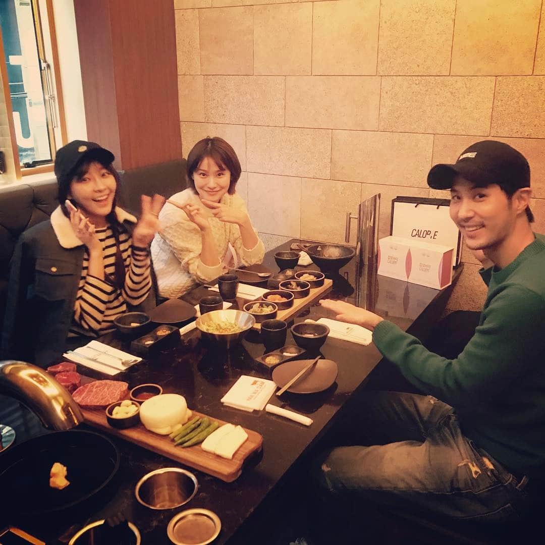 キム・ジソクのインスタグラム：「#오랜만에#3인조#유미생일#한와담블랙##안심등심미역국깎두기볶음밥배터져#그다음엔걱정없이#칼로바이」