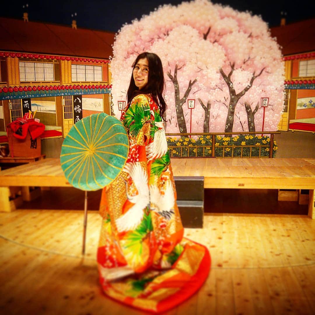 名越涼子さんのインスタグラム写真 - (名越涼子Instagram)「* * ついに、歌舞伎デビュー。。か？ o(*ﾟ∀ﾟ*)o * * まわり舞台に″奈落の底″。 見得をきる、つけうちをする、女形を学ぶ。 * * 歌舞伎は体験することでもっと好きになる。 * * #歌舞伎　#地歌舞伎　#デビュー？　#取材　#収録　#ラジオ　#@エフエム　#エフエム愛知　#名越涼子のココロ巡り　#愛知県　#岐阜県　#中津川　#伝統　#芸能　#文化　#日本　#伝統芸能　#体験　#回り舞台　#奈落　#着物　#女形　#男形　#地域　#町おこし　#地域振興　#パーソナリティー　#アナウンサー　#japan」2月22日 19時53分 - nagoshi_ryo