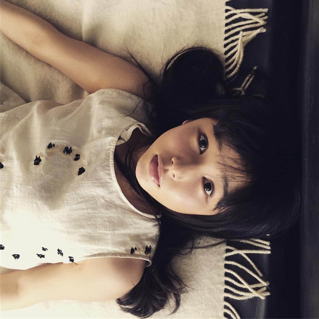 桜井日奈子スタッフのインスタグラム：「コスモ石油の新イメージキャラクターになります！ よろしくお願いします！ 日奈子がブログであげたこの写真、ベッドに仰向けに寝た日奈子を真上から撮ったもの。 ありそうでなかったアングルです笑」