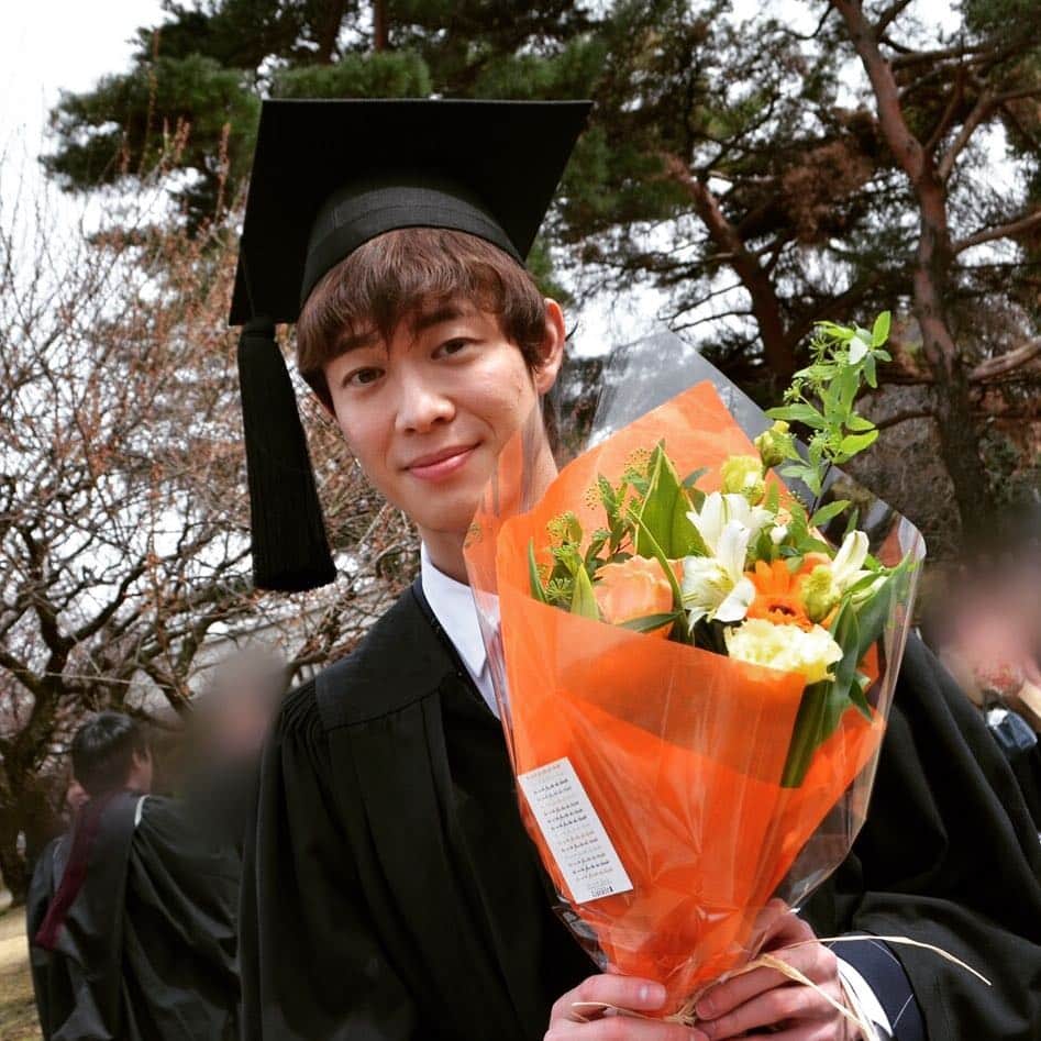 宮沢氷魚さんのインスタグラム写真 - (宮沢氷魚Instagram)「本日卒業しました！とても楽しい大学生活でした。家族、友達、支えてくれた皆さんに感謝です。ありがとー！ #university #graduation #2017 #卒業式 #ありがとう」3月23日 16時27分 - miyazawahio