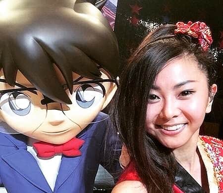 倉木麻衣のインスタグラム：「Mai.K in 成田初日☆ 〜成田国際文化会館〜 ⠀⠀⠀ お陰様で、初日‼︎無事に迎え、 全国各地から応援に駆けつけて来てくださった皆さんと一体となることができました😭‼️ ⠀⠀⠀ 皆さん！素晴らしい時間をありがとうございました‼︎‼︎ 1日限りのSpecial guest ⁉︎として、  なんと！コナンくん‼︎が会場に来てくれました‼︎コナンくん！素敵な思い出をありがとうございました！☺️✨ 私は、コナンくんの決めゼリフが好きです。 ⠀⠀⠀ 解釈は人それぞれだとは思いますが、 私はこの言葉にも、勇気を頂いています！ ⠀⠀⠀ 毎日、過ごしていく中で、 正直に生きたいけどなかなか難しい世の中。 それでも、我心を信じて..リアルに生きていけたら..そう、 ⠀⠀⠀ ”真実はいつも、ひとつ！” ⠀⠀⠀ 夢、希望、友情、愛、勇気、沢山のメッセージが込められた素晴らしいアニメをありがとうございます‼️ ⠀⠀⠀ 待望の新作！劇場版『名探偵コナン から紅の恋歌（ラブレター）』！🍁🍁🍁🍁🍁 4月15日が待ち遠しいです😉 ⠀⠀⠀ 明日は、福岡！ 頂いたエールを、福岡のLIVEに感謝と元気をSoundに乗せて.. ⠀⠀⠀ SAWAGE☆LIVE⚡️✊🏻🎤🎶✨していきます‼️ ⠀⠀⠀ 思いっきり、 自分らしいリズムでlelele..let's go♫😊 Love & Live⭐️ by Mai.K☆★」