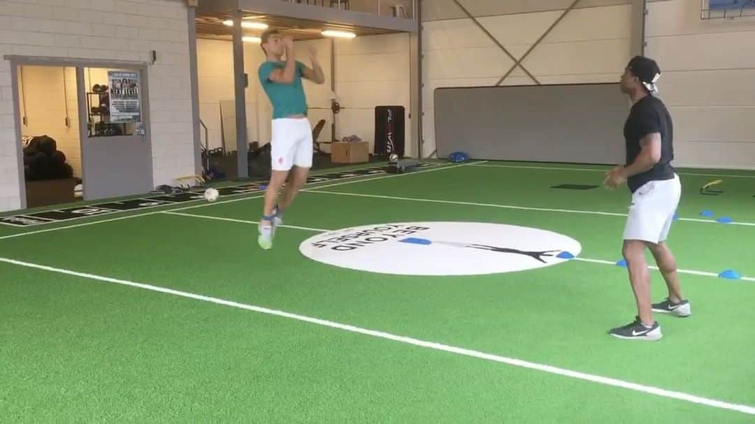 アンワル・エル・ガジのインスタグラム：「Never stop working 👍 #beyondys #becomewhatyoudeserve @beyondys」