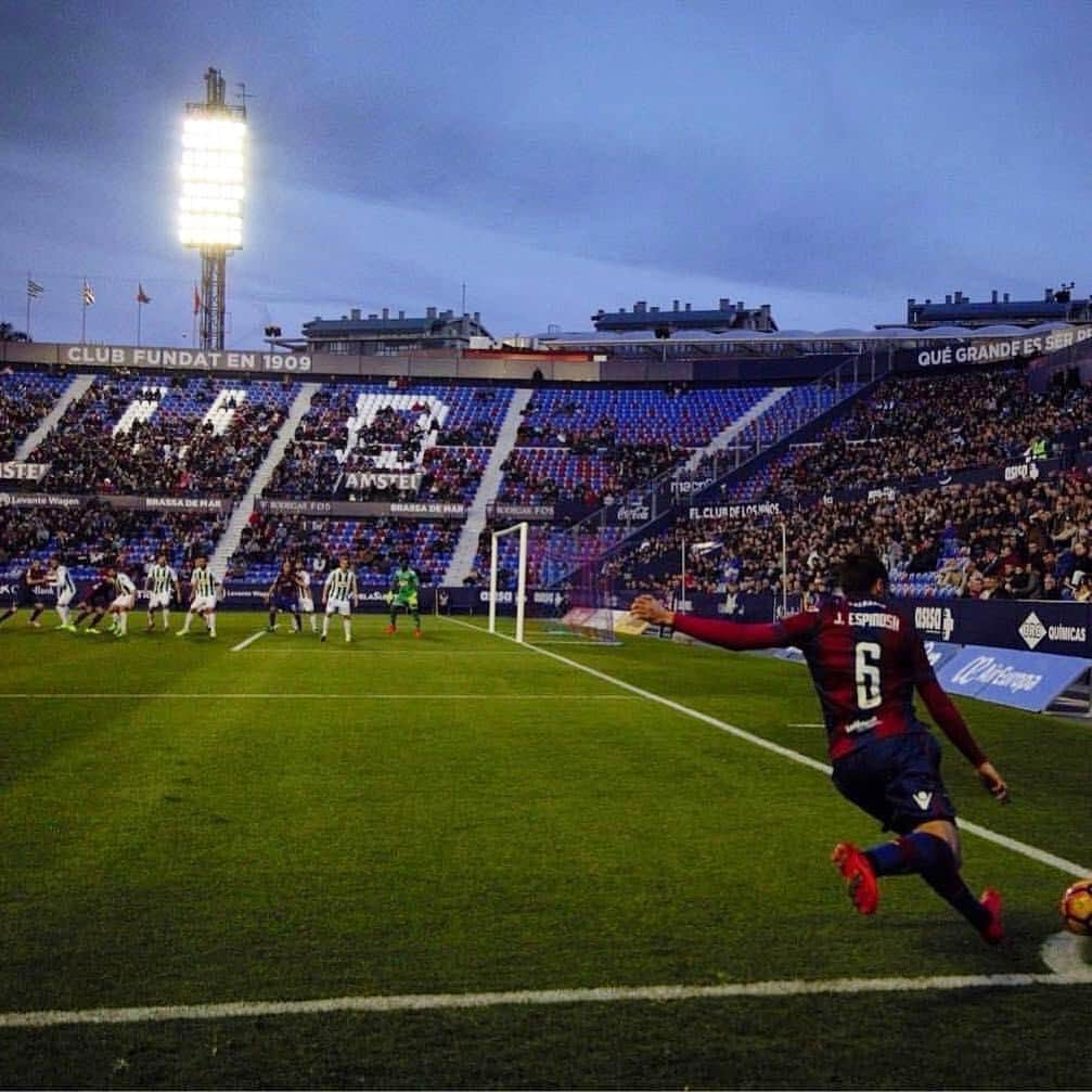 ハビエル・エスピノサのインスタグラム：「Seguimos! Siempre con ilusión y muchas ganas 💪🏻 🔴🔵🐸#nike #nikefootball」