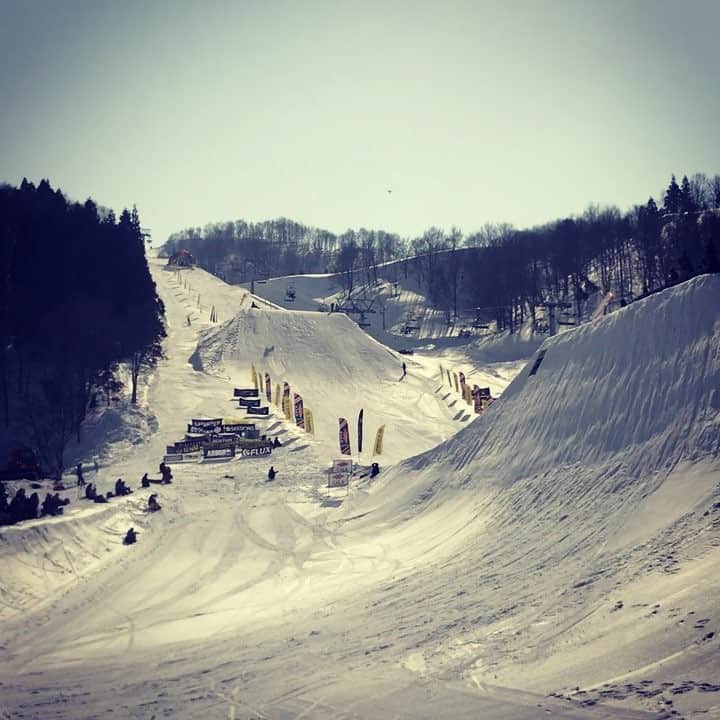 DJGEKIKARAのインスタグラム：「さすが決勝レベル高い🏂✨ AIRMIX🏂💕みんなカッコィ〜😍 #snowboard #vesp #capita #friends  #jslv #thankyou #snowboarding #snow #rail #niceday #girlsday #gala #airmix」
