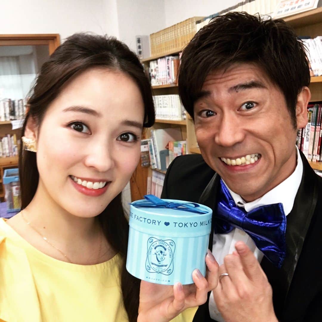 奈津子さんのインスタグラム写真 - (奈津子Instagram)「出張なんでも鑑定団in若桜@鳥取県ありがとうございました✨🐹会場のムードがすごく温かくて胸アツでした💫お宝もかなり凄かった…OAは4/18です！お楽しみに！ ・ そして司会の原口あきまささんと、イケメンマネージャーさんからホワイトデーいただいてしまいました😂はわわ…嬉しすぎる… ・ 今日は帰宅したら初めての講演会にむけて、亜希子に3000円払ってパワーポイントを教えてもらいます。ww ・ #talent #actress #model #krashiru #48group #tokyo #家電 #流行り #雑貨 #シンプルな暮らし #シンプル #主婦 #主婦の勉強垢 #大人の勉強垢 #新生活 #家電女優 #リラックス #東京 #奈津子 #丁寧な暮らし#暮らし #上質 #女優 #タレント #シンプルライフ #テレビ東京 #なんでも鑑定団 #鳥取県 #若桜町 #原口あきまさ さん」3月20日 16時38分 - natsuko_kaden