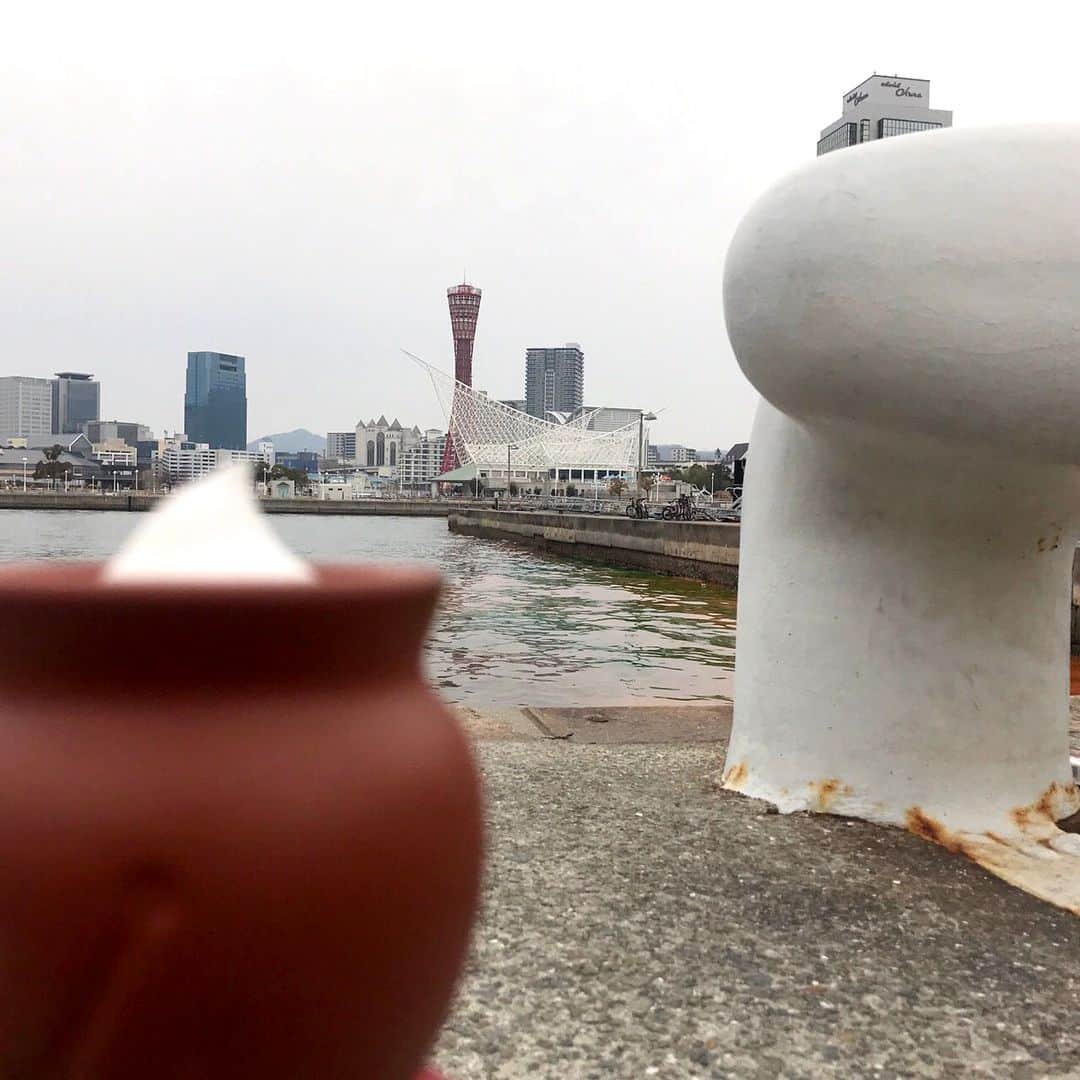 神戸フランツ 公式＠お中元はコミュニケーションのインスタグラム：「昼と夜の長さが同じになると言われている春分の日。実際は昼の方が長いらしいのですが、本日は曇りなので夜の方が長く感じるかも？皆さんどうお過ごしですか？。#神戸フランツ #壷プリン #壺プリン #神戸魔法の壷プリン #神戸港 #観光 #frantz #kobefrantz #神戸 #お土産 #神戸フランツ魔法の壺プリン #神戸魔法の壷ぷりん #神戸セレクション #プリン #ぷりん #モンドセレクション #神戶魔法壺布丁#魔法壺布丁 #神戶 #프란츠 #고베 #고베프란츠 #スイーツ #洋菓子 #神戸ブランド」