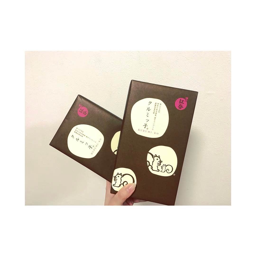 奥仲麻琴さんのインスタグラム写真 - (奥仲麻琴Instagram)「だいすきなクルミッ子。 姉の旦那さんのご両親から頂きました。ほんとに嬉しい。ふふふ‥  #クルミッ子 #大好き #幸せ #少しずつ大切に頂きます #ほんと幸せだ☺️」3月20日 23時36分 - okunaka_makoto