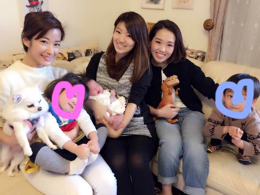 千紗れいなのインスタグラム：「ようこそ💕百音(mone)ちゃん👶✨ . . 生後13日目の幼馴染の娘ちゃんに会いに😍 . 可愛くて可愛くて可愛くて たまらない…❤️ . スクスク大きくなってね👶💕 . . #幼馴染 #赤ちゃん #baby #娘  #女医 #母 @manaka0126  #元芸能人 @cocomoon222  #元宝塚 #高槻」