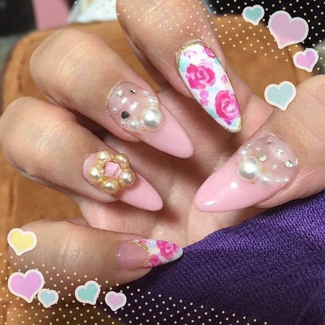 beautのインスタグラム：「【@nailpic.beautより】 パールで立体的なお花を♡ ピンク×フラワーにゴールドでまわりを囲むことで、よりゴージャスに！ 【プロフィールのURLより最新情報をゲット♡】 #nailpic ・ ・ ・ #nail #naildesign #nails #nailswag #nailart #ネイル #ネイルデザイン #ネイルアート #ネイルサロン #ネイルケア #ネイルピック #ネイルカラー #ネイル検定 #ネイルモデル #ネイルスクール #instafashion #like4like #fashion #coordinate #colorful #japan #japanshop #原宿ネイル #相互フォロー #ootd #fashiongram #fashionista」