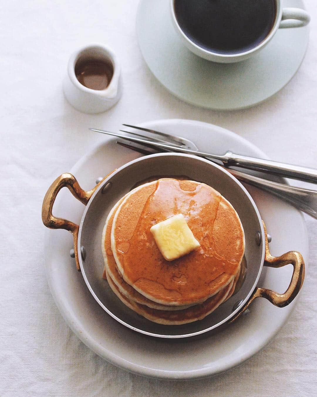 樋口正樹さんのインスタグラム写真 - (樋口正樹Instagram)「breakfast pancake . 朝食にパンケーキ。 シンプルにバターとメイプルシロップで。 . #breakfastpancake #pancake #Ballarini #Servintavola #パンケーキ #パンケーキ男子 #バター #メイプルシロップ #バッラリーニ #セルヴィンターヴォラ #玄米パンケーキ #Ballarini_jp」3月22日 7時59分 - higuccini