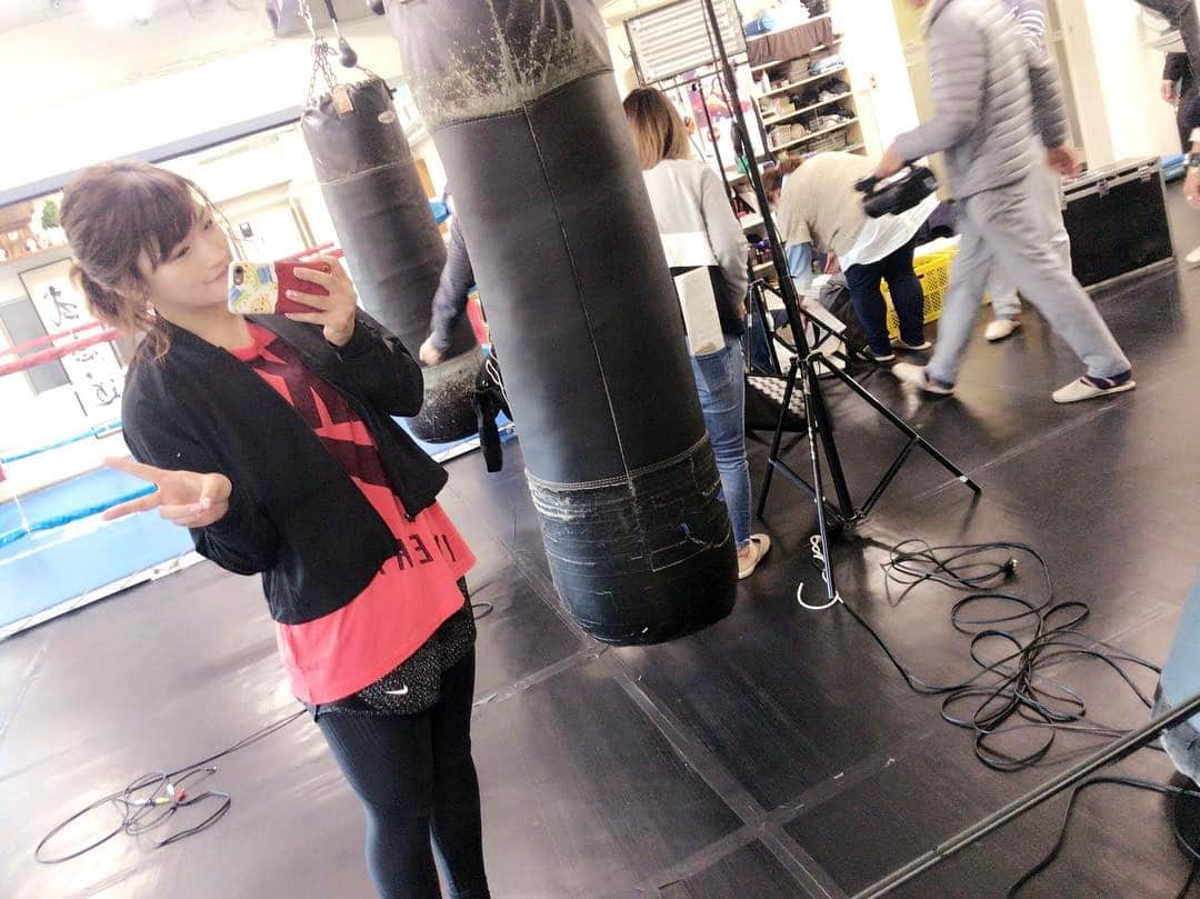 RENA（久保田玲奈）さんのインスタグラム写真 - (RENA（久保田玲奈）Instagram)「‪練習風景撮影して‬ ‪いただきました🙈❤️‬ ‪少し休んで練習頑張ろう✊🏻‬ ‪今日はmma出稽古。どきどき。‬」3月22日 16時21分 - sb_rena