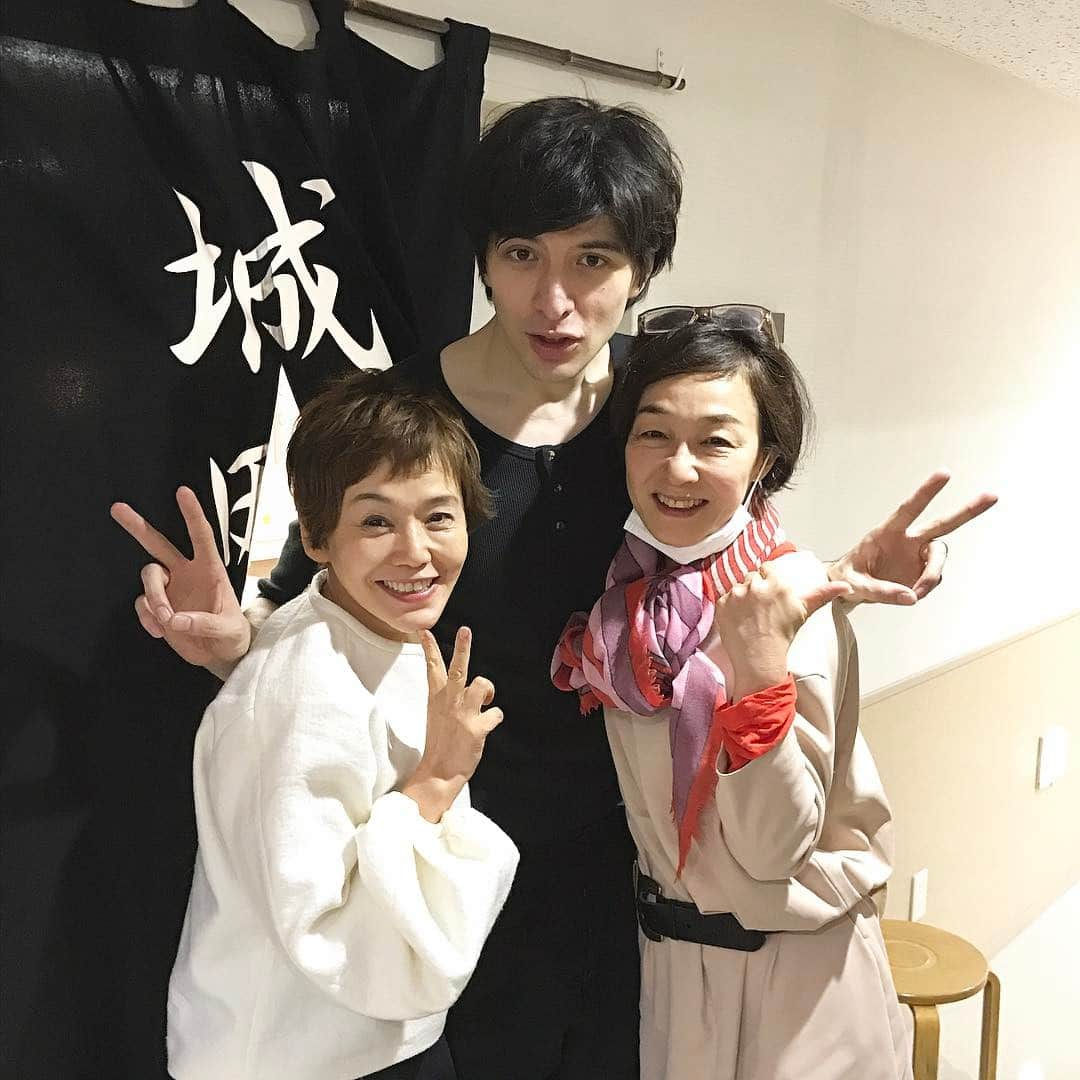 城田優さんのインスタグラム写真 - (城田優Instagram)「尊敬する大好きな先輩  #大竹しのぶさん #キムラ緑子さん #3人で共演したのは10年前 #スウィーニートッド #いっつもお二人にくっついてました #懐かしすぎて泣けてくる #お客様シリーズ」3月22日 17時08分 - yu_shirota