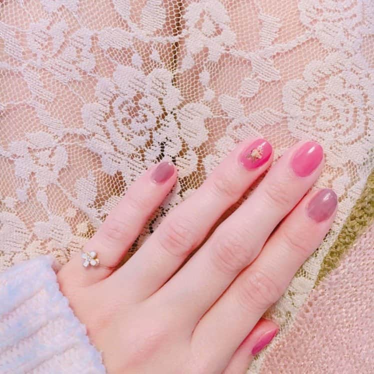 choa_officialさんのインスタグラム写真 - (choa_officialInstagram)「春にむけて一足先にネイルを春仕様に…🌸お花がワンポイントになっていてとても可愛いです♡シンプルなデザインはセルフでもできるので時間がなくてもできちゃいます💅お洒落は足元からっていうけど、お洒落は手元から…💕 _  photo by @m_doll22 _  今をときめく貴女の投稿、ぜひご紹介させていただきたいので、フォローお待ちしてます♡→@choa.jp  #choa_jp #nail #ネイル #selfnail #セルフネイル #お洒落さんと繋がりたい #ピンク #pink #可愛い #fashion #instagood #instalike #可愛いは作れる #春ネイル #spring #ピンクの世界 #女子力アップ #女子力up #女子力#女子力向上委員会」3月22日 22時56分 - choa.jp