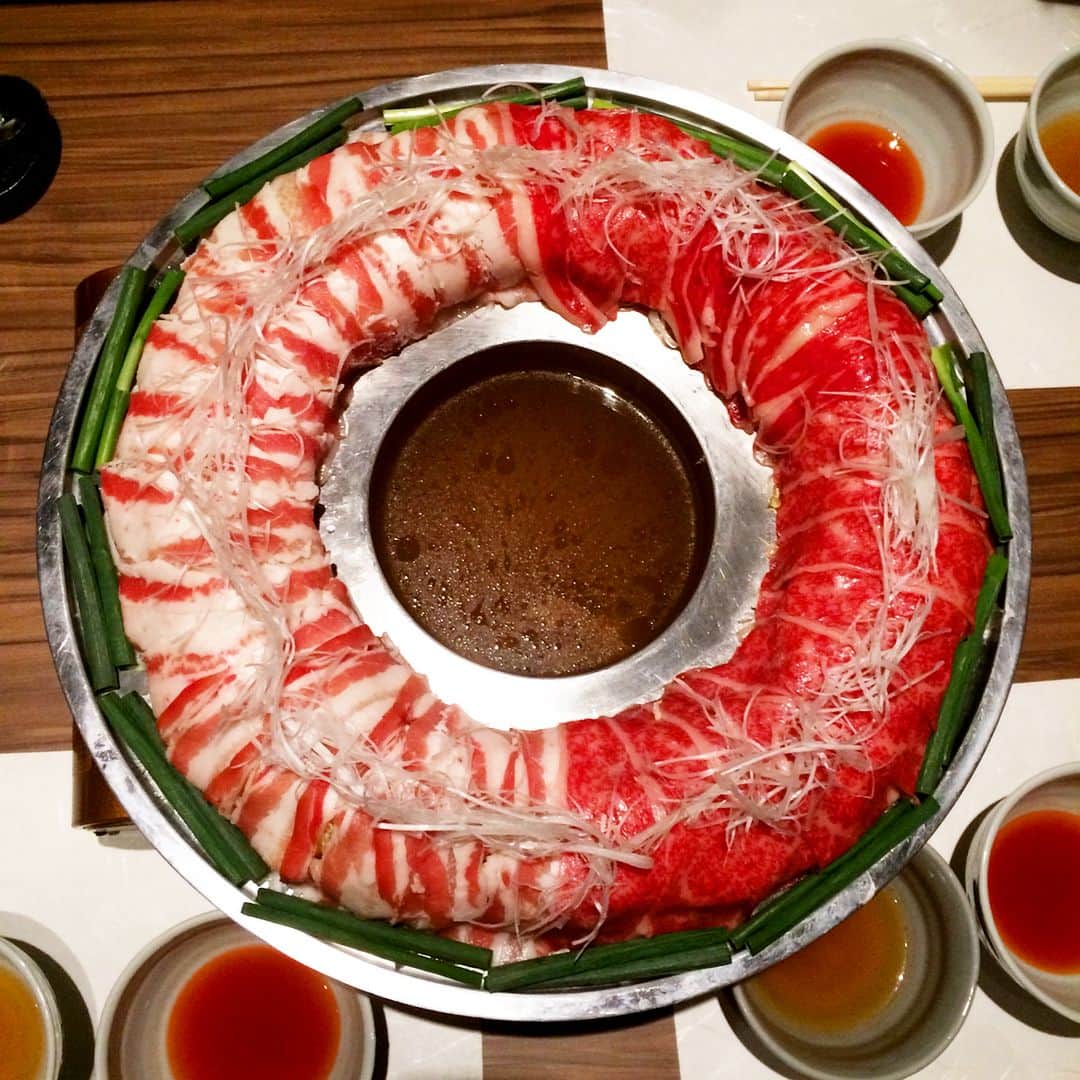 佐々木あさひさんのインスタグラム写真 - (佐々木あさひInstagram)「お肉のドーナツ🍩😳🥓 #金蔦 #しゃぶしゃぶ #ご馳走様でした」3月22日 22時52分 - asahisasaki