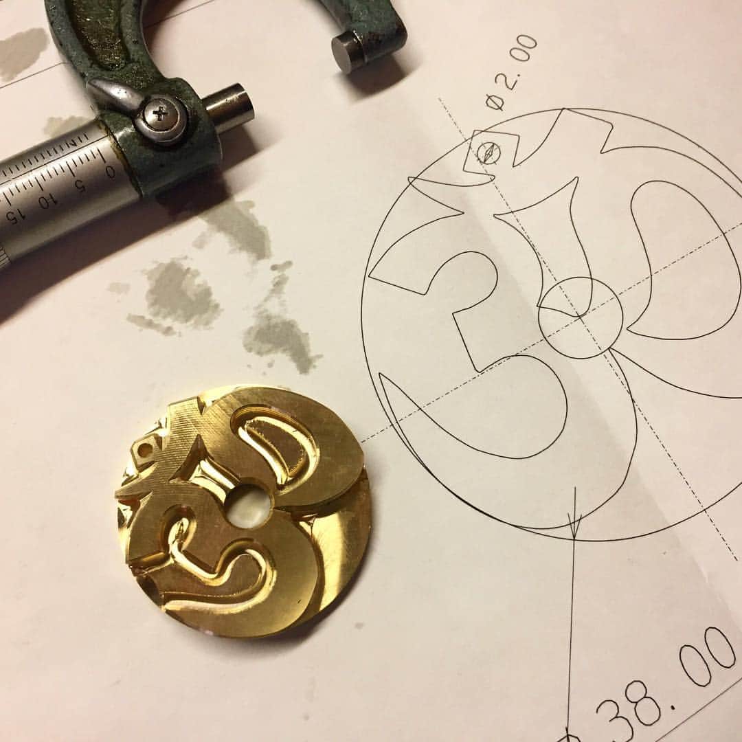 UNION PRODUCTSのインスタグラム：「☆Special Works☆ cutting of front side... ・ #union_products #unionproducts #cncmilling #45s #7inchvinyl」