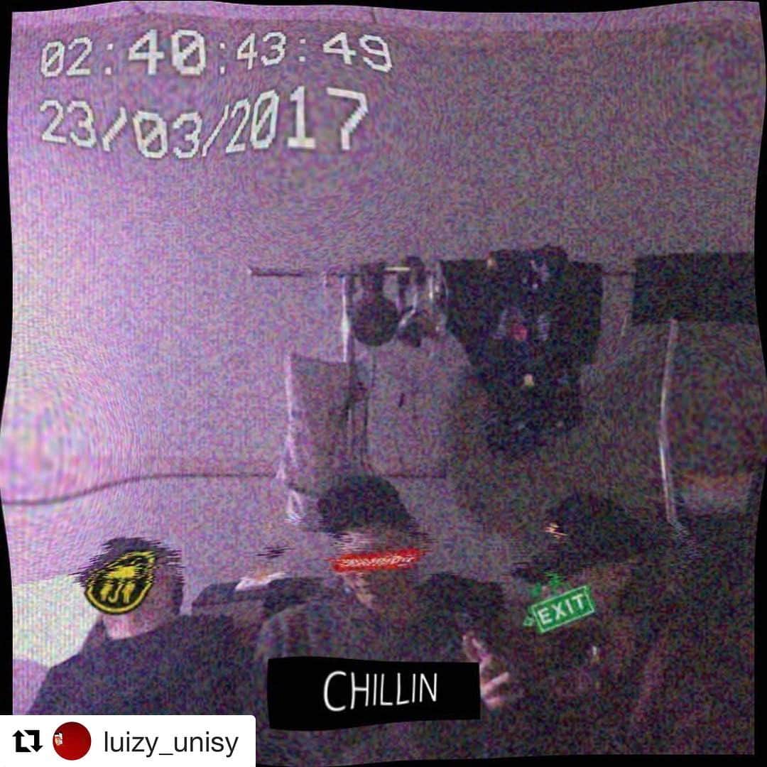UNIQ（ユニーク）さんのインスタグラム写真 - (UNIQ（ユニーク）Instagram)「#Repost @luizy_unisy with @repostapp ・・・ M.O.L.A - CHILLIN'  Soundcloud.com/molaofficial/chillin 속앗지롱 👅지금올릴거지롱 👅」3月23日 11時43分 - official_uniq5