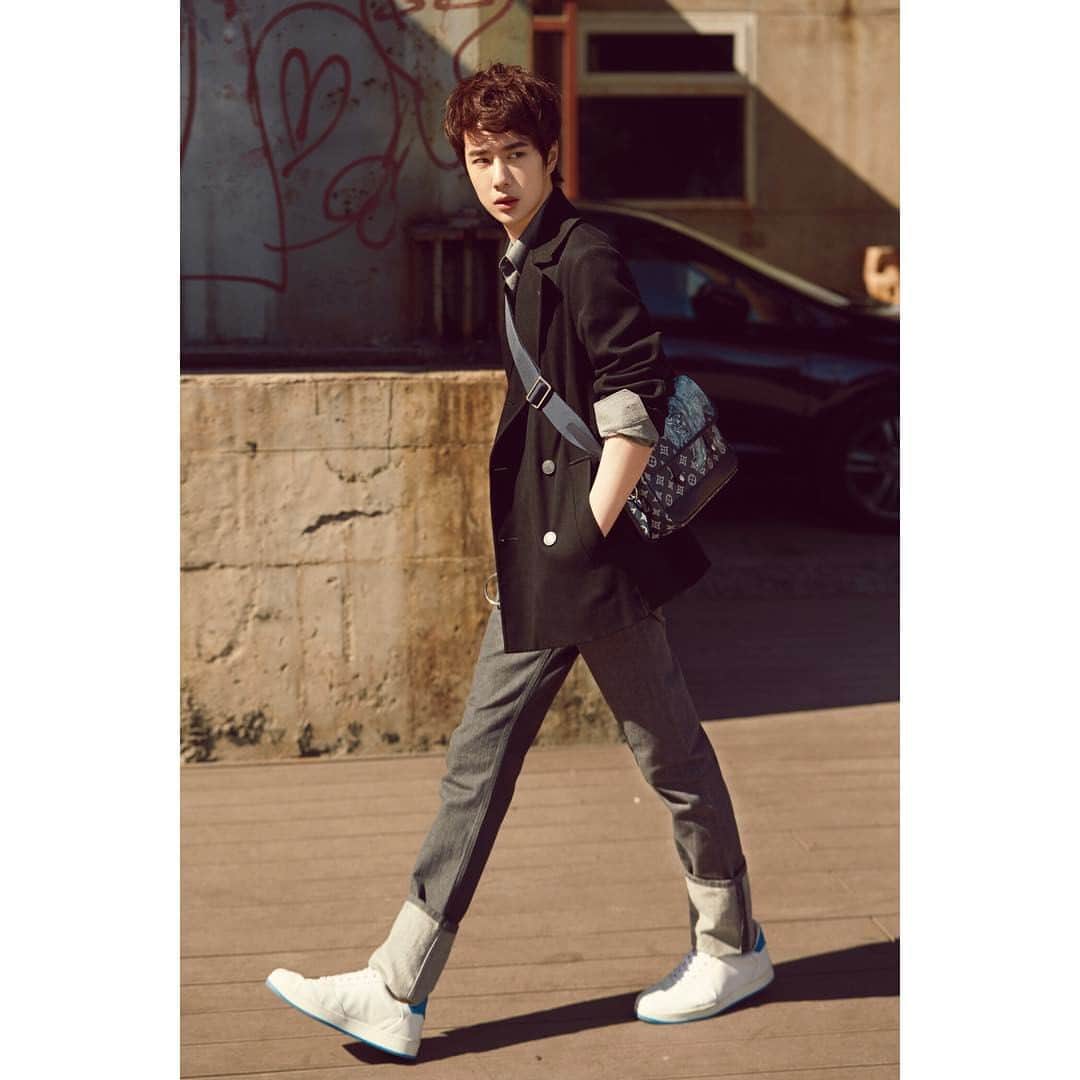 のインスタグラム：「#UNIQ #YIBO #new #profile #fashion #concept #mordern #gentleman #streetfilm」