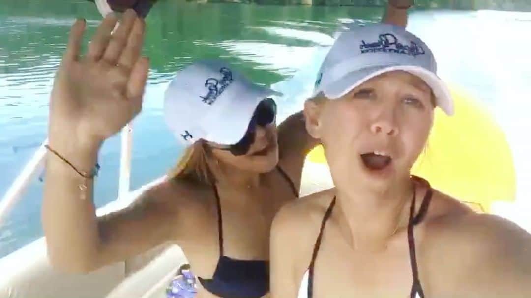 アリソン・リーのインスタグラム：「When your bdays are one day apart and you get to spend it together in Singapore 💕 @thejessicakorda」