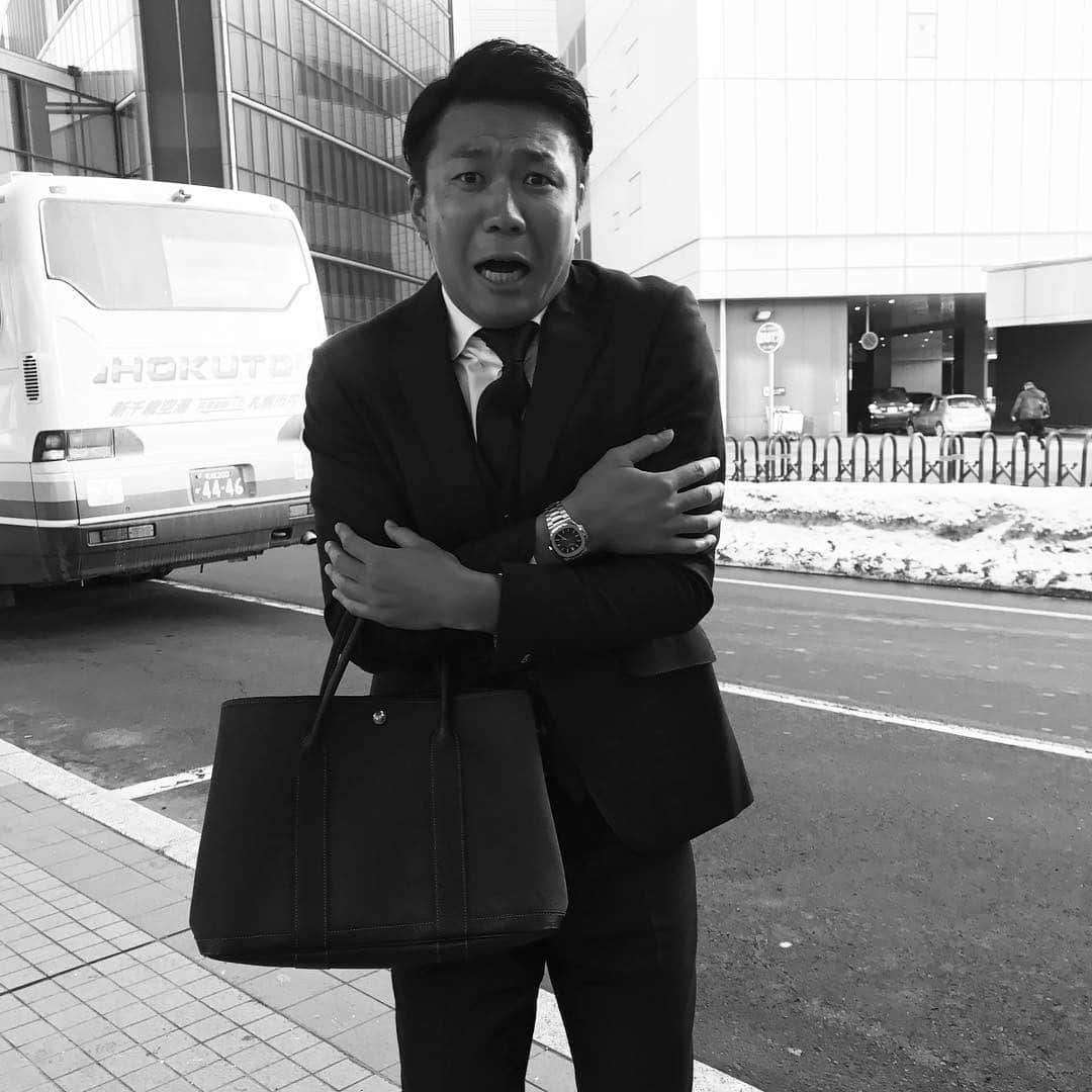 のインスタグラム：「北海道さん、まいど♪  現在札幌市内気温-2℃  くぅ〜www #北海道 #極寒 #沖縄北海道気温差20℃  #大野凍えてます」