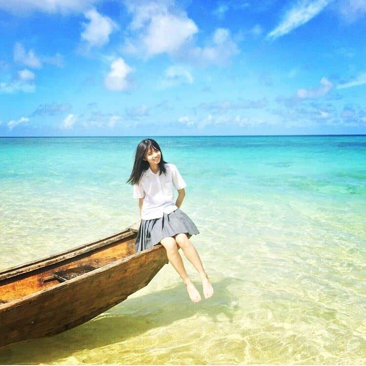 齋藤飛鳥 写真集『潮騒』のインスタグラム：「齋藤飛鳥写真集『潮騒』インスタ最後の1枚になります。 約2ヶ月間見続けてくださった皆様 、本当にたくさんのイイねとコメントをありがとうございました。  これからも齋藤飛鳥『潮騒』 が語り継がれていきますように。  #潮騒#ありがとうございました #あしゅありがとう #齋藤飛鳥  #最後は笑顔の飛鳥さんで」