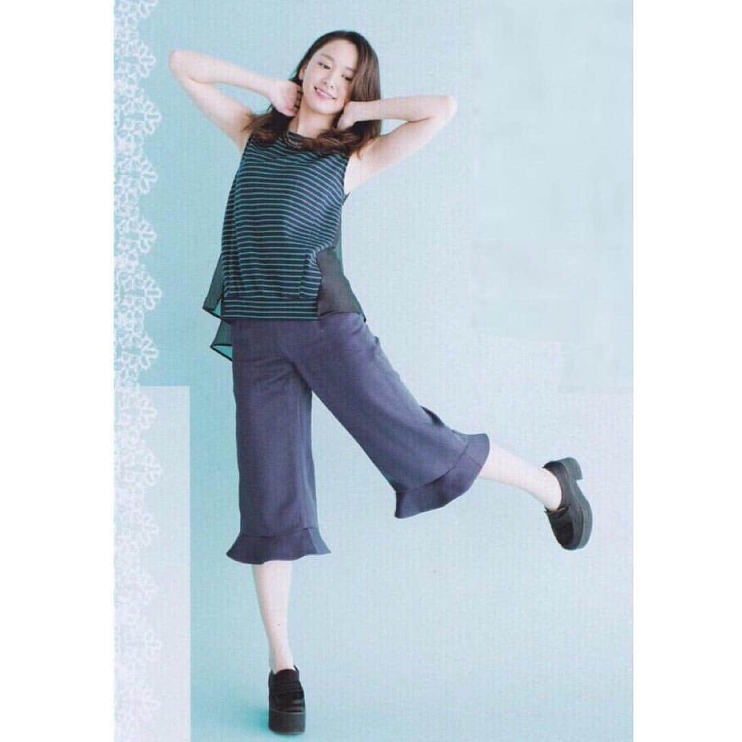 新垣結衣 ファンページのインスタグラム：「' みんなでお弁当食べるのも明日が最後😥 ' #新垣結衣#ガッキー#yuiaragaki#かわいい#かっこいい#大好き#スタイル#ファッション#雑誌 #cute#cool#love#style#fashion#귀여워」