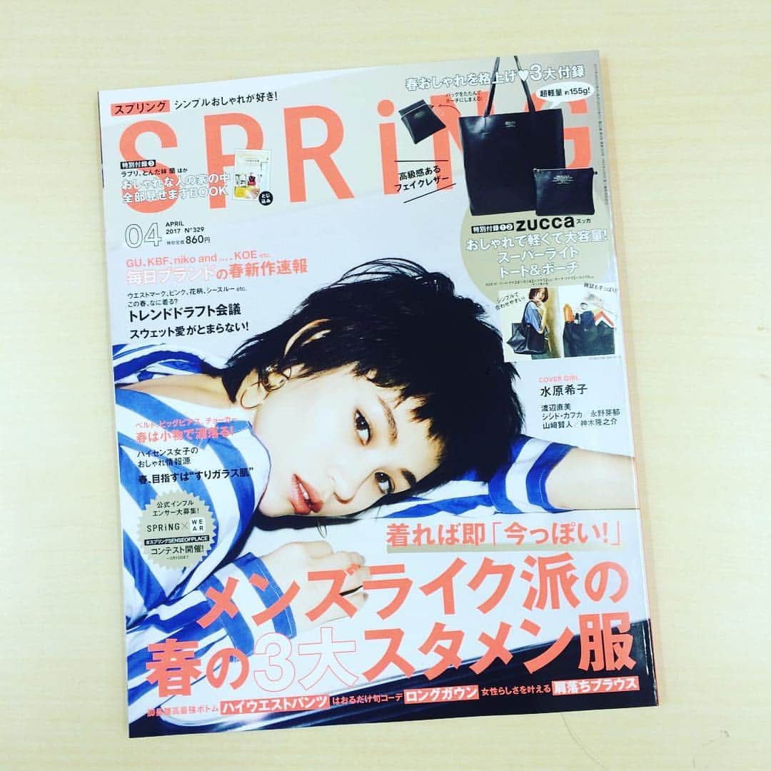 SPRiNGさんのインスタグラム写真 - (SPRiNGInstagram)「発売中のSPRiNG4月号、早くも大人気です✨ 巻頭特集では、メンズライク好きのグッドガールがまず買うべき服を、トレンドとか手持ち服との合わせやすさとかスタイルアップとか、あらゆる面から考えて3大スタメン服としてご紹介！ また、GU、KBF、ニコアンド、KOEなど、グッドガールが毎日でも着たい人気ブランドの売れてるアイテムも発表！ ビューティ特集では、ほんのり発光したような「すりガラス肌」の作り方をヘアメイク岡田知子さんに教わります！ 水原希子、永野芽郁、シシド・カフカ、山﨑賢人、神木隆之介、渡辺直美&とんだ林蘭などなど、今気になる人がぞくぞく登場👬👭 SPRiNG4月号ぜひご覧あれ〜💁 編集HK #spring4月号 #水原希子#ズッカ#spring付録#ズッカ付録#zucca #渡辺直美#とんだ林蘭#永野芽郁#シシド・カフカ#神木隆之介#山﨑賢人 #洒落ベーシック#メンズライク#シンプルおしゃれが好き！」2月27日 21時54分 - spring_tkj