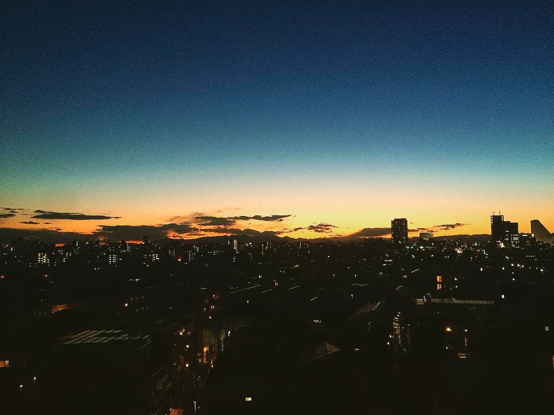黒澤はるかさんのインスタグラム写真 - (黒澤はるかInstagram)「おやすみなさい🌙  #空 #夕景 #夜景 #ここはいつも綺麗」2月27日 23時23分 - haruka_offi
