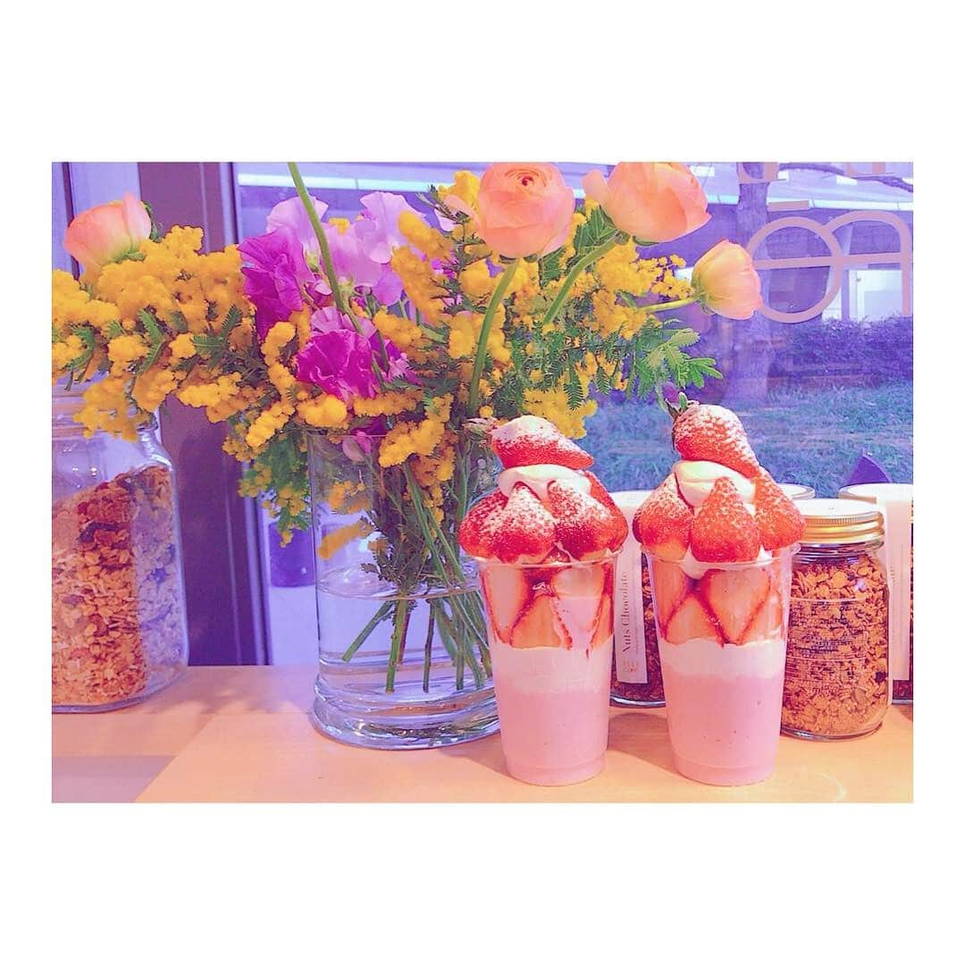 板野友美さんのインスタグラム写真 - (板野友美Instagram)「🍓🍓🍓 #smoothiebonbon」2月28日 16時25分 - tomo.i_0703