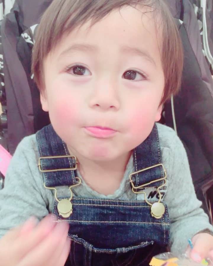 かなのインスタグラム：「． さんまさんばりの#引き笑い 🤣🤣🤣 ． ． #りーくんスマイル #少し前にストーリーに上げたもの♡ #引き笑い誰に似たんだろ(笑)」