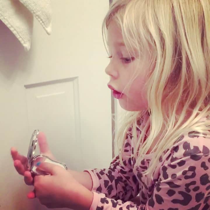 グラハム・フィリップスのインスタグラム：「Well looks like fake news is getting through to the four year old Californian demographic so that's disappointing #fakenews #fakeconversations」