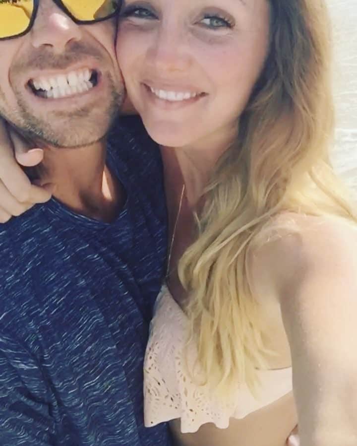 クリスティン・ヒルデブランドのインスタグラム：「Public service announcement: it's this guys birthday today (he gets pissed when I do this but otherwise no one would ever know 😬✌🏼🎈🙊) #ily #ialsowannagobacktotheBahamas」