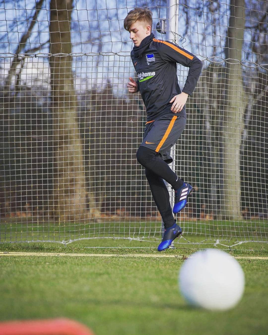 シナン・クルトのインスタグラム：「Step by step 💪⚽️ #hahohe」