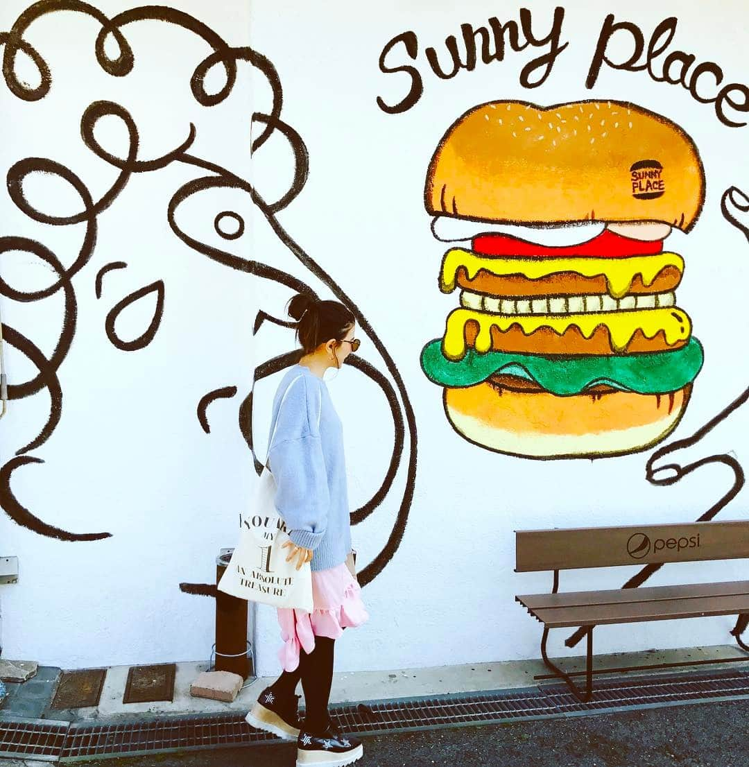 スザンヌさんのインスタグラム写真 - (スザンヌInstagram)「🍔🙏🍔🙏🍔 #sunnyplace  #熊本 #健軍 #健軍神社の横 ⛩ #ハンバーガーランチ #パンの気分高まってる」2月28日 16時43分 - suzanneeee1028