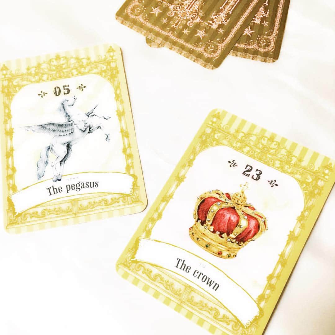 加藤美佐子さんのインスタグラム写真 - (加藤美佐子Instagram)「イヴルルドさんのオラクルカードをいただいた♡ 試しに仕事の事と 自分の未来の事を引いてみると  成功の勝負の時は今の王冠と ミラクル級の大チャンスのペガサス カードが  他のカードもそれぞれ意味があるけど 私はこの２枚が好きだな  #イヴルルド #オラクルカード #Japan #tokyo #カード#card #イヴルルド遙華 #ハッピーギフトオラクル」2月28日 20時30分 - misako.kato