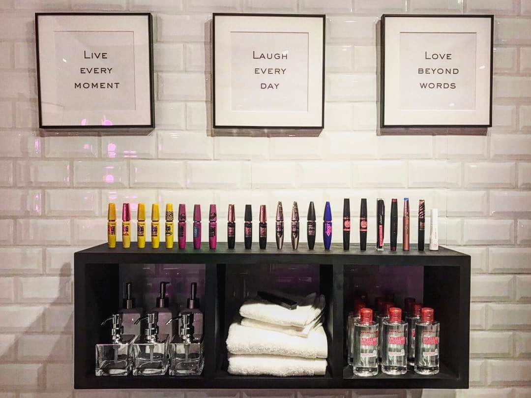 天野真矢のインスタグラム：「. 昨日は @maybelline  の新商品のpartyに おじゃましました💄💕 素敵な空間に招待してくれた @7kitagawa ちゃん ありがとうございました👸🏼 . #maybelline #party #cosmetics  #オイリシャスはじめました」