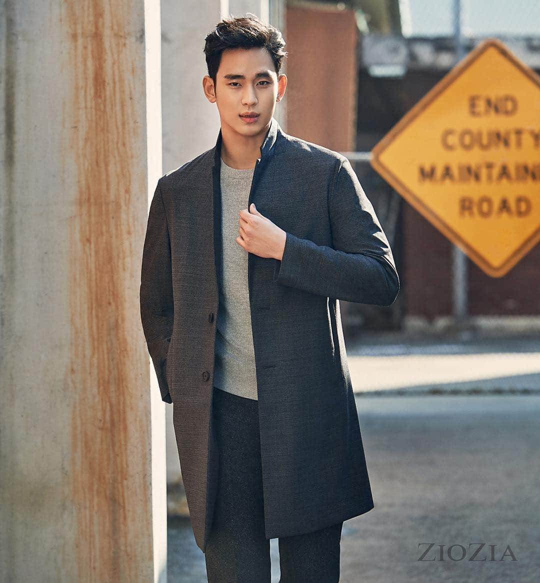 キム・スヒョンのインスタグラム：「#Ziozia 2017 S/S  #KSHCFKing #김수현 #KimSooHyun #金秀賢 #キムスヒョン #KSHZiozia #Ziozia2017 #지오지아」