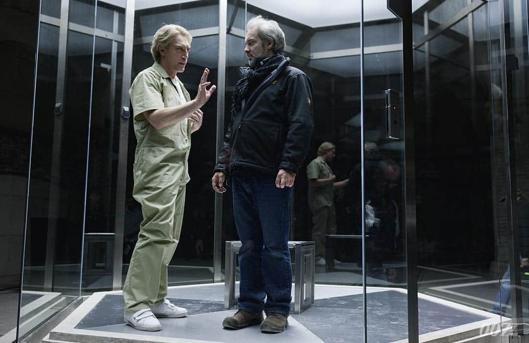 James Bond 007さんのインスタグラム写真 - (James Bond 007Instagram)「Happy Birthday to Javier Bardem. He played Silva in SKYFALL (2012). Here he is on set talking to director Sam Mendes.」3月1日 19時06分 - 007