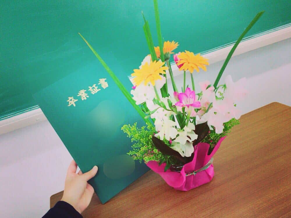 門田茉優のインスタグラム：「高校卒業しました🌸 振り返ってみると楽しい思い出しかありません！ 最高の高校生活でした😊ありがとう #高校 #卒業」