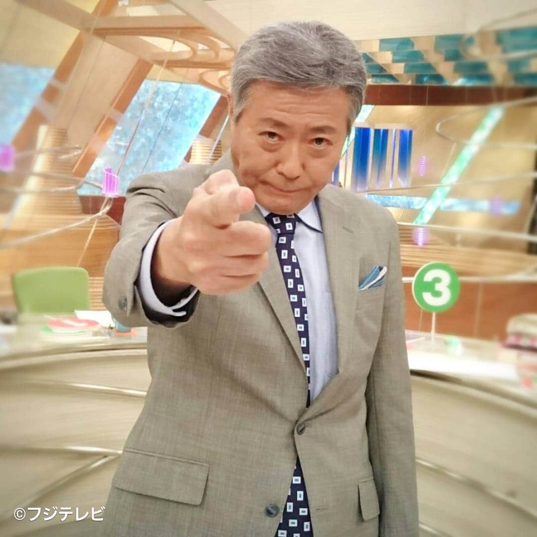 フジテレビ「とくダネ！」のインスタグラム：「今日の小倉さんは最近多めのレジメンタルではなく白い柄が印象的なプリント柄ネクタイで気分転換 ポケットチーフは4色のものをネクタイの色に合うようにスリーピークスにして見せています♪ #小倉智昭 #とくダネコーデ #どんなセリフが合うでしょう #とくダネ大喜利 #ファッション #コーディネート #ポケットチーフ #小倉さん #今日のコーデ #コーデ #大喜利 #2017 #3月1日 #水曜日 #とくダネ #tokudane #fujitv 170301」