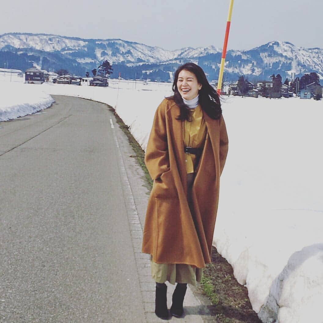 知花くららさんのインスタグラム写真 - (知花くららInstagram)「テレビのロケで新潟へ。 雪雪雪雪❄️ 南の島の娘には、もう、楽しすぎて。 #maxmara#saintlaurent#新潟#雪景色#寒すぎず#beautifulday #くららと旅  #kuraraandvoyage」3月2日 20時12分 - chibanakurara.official