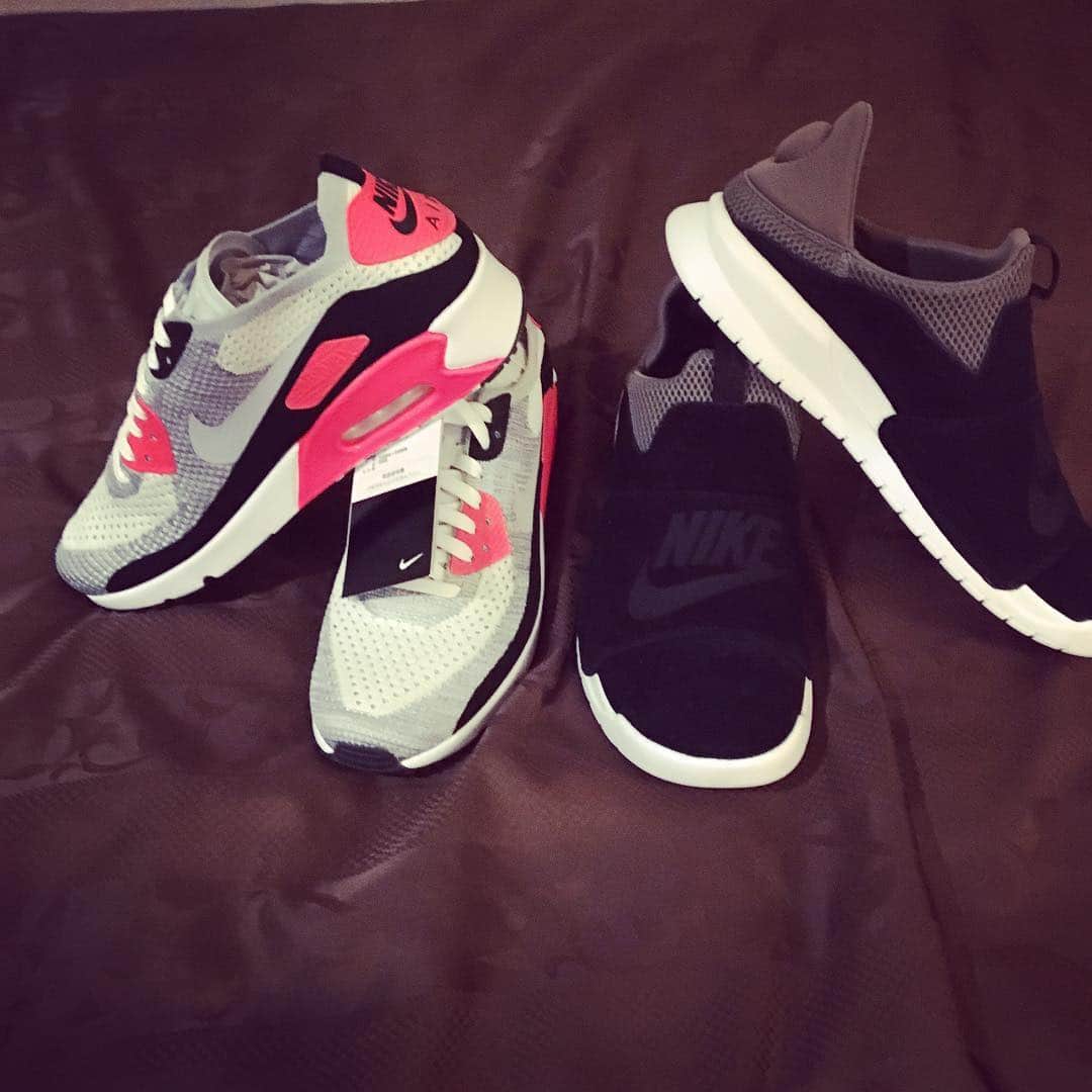 八百板卓丸のインスタグラム：「靴買った〜👟😚」